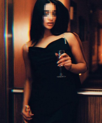 Я твоя маленькая тайная фантазия, позволяющая тебе погрузиться в мир страсти и наслаждения. Живу в Москве, где могу встретить тебя и порадовать своим опытом и чувственностью. Моя улыбка и сексуальность сотрясут твой мир. У меня шикарные фото и невероятно манящая внешность. Я знаю, как доставить тебе удовольствие и исполнить все твои сокровенные желания. Люблю экспериментировать и пробовать новое. Если ты готов окунуться со мной в океан удовольствия - сочти, что твое желание исполнено. Жду твоего звонка, чтобы наши фантазии стали реальностью. 🌹 5476, 24 года